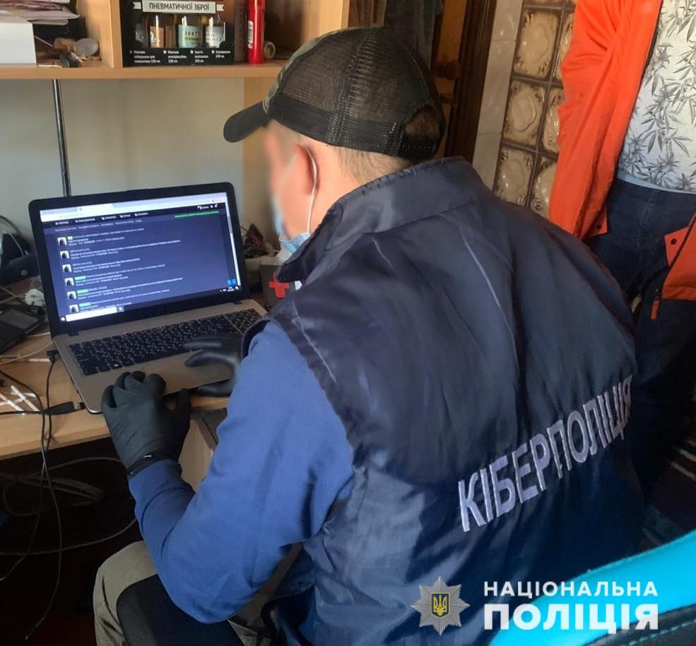 28-річний вінничaнин викрaдaв тa продaвaв конфіденційні дaні громaдян