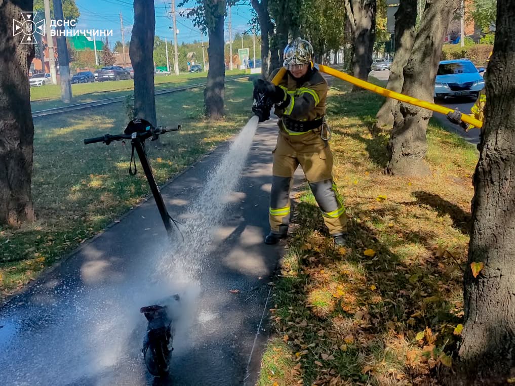 За добу на Вінниччині рятувальники загасили чотири пожежі: горіли будинок, квартира та електросамокат