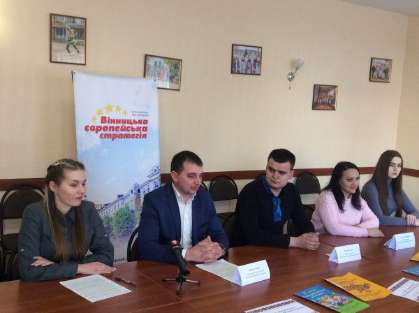 До дня рідної мови у Вінниці стартував флешмоб “Рoзмoвляй українськoю, абo мoвчи цілий день”