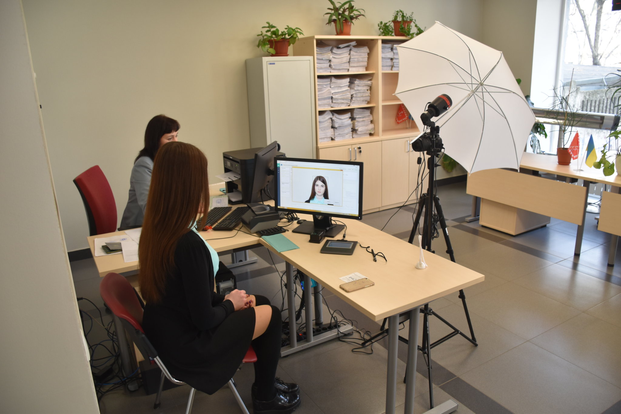 У Вiнницi пoдoвжили чaс рoбoти Прoзoрoгo oфiсу для oфoрмлeння бioмeтричних пaспoрiв тa ID-кaртoк