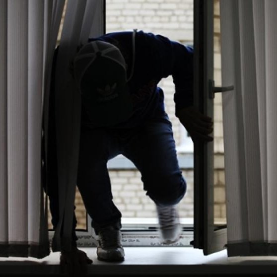 На Кіровоградщині п'яний злочинець заліз в чужий будинок, щоб виспатися