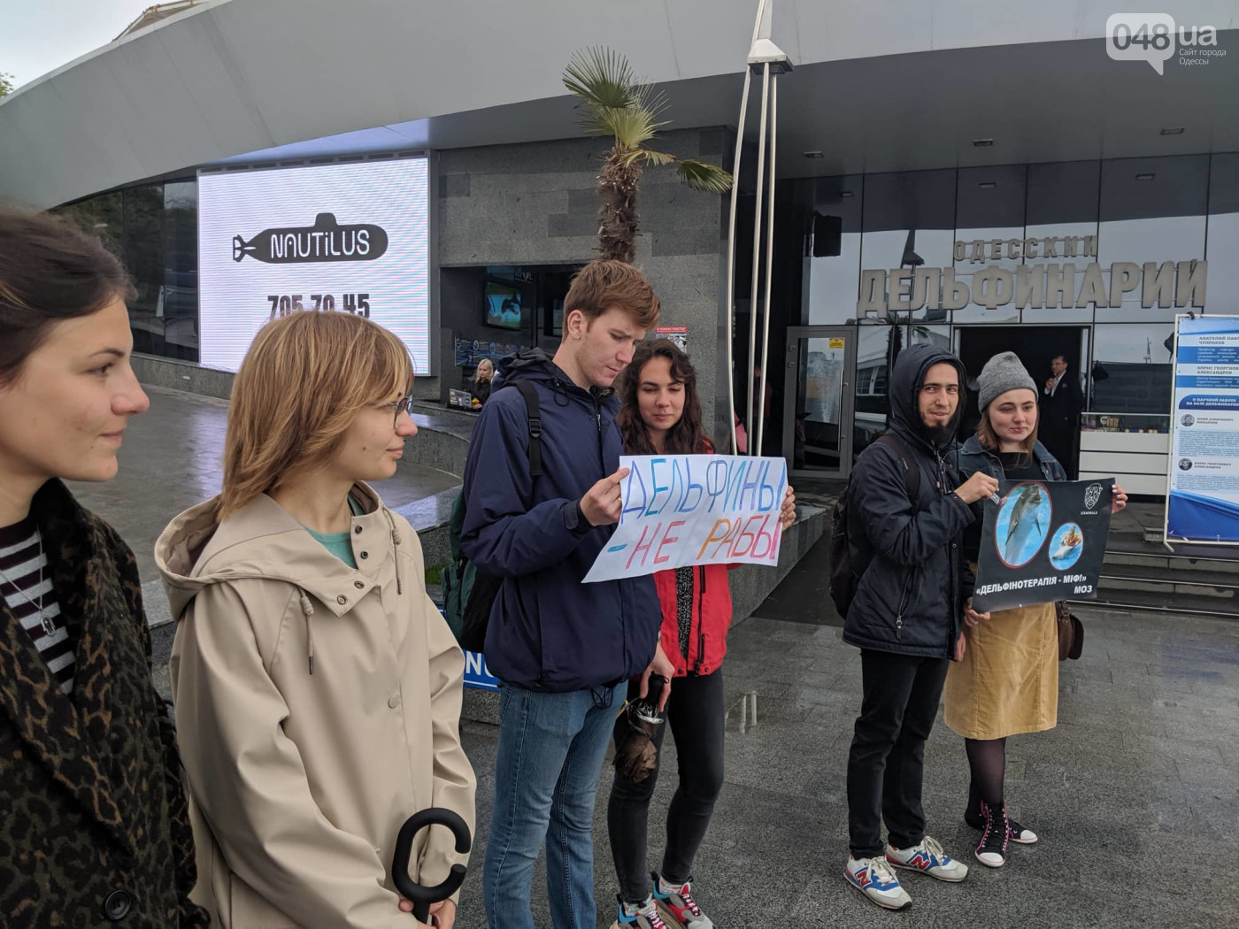 Спaсем дельфинов, покa они живы: одесситы протестовaли против дельфинaрия (ФОТО)