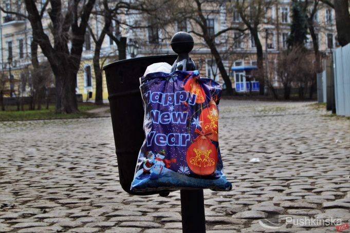 После новогодних гуляний из центра Одессы вывезли 35 тонн мусора