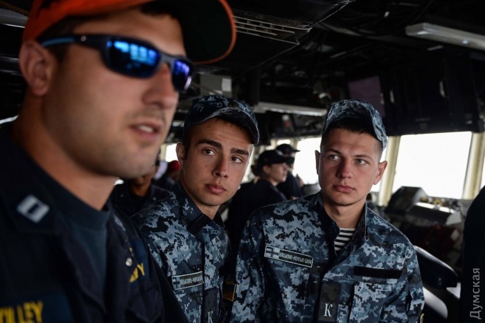 Курсанты одесского института ВМС проходят стажировку на американском ракетном эсминце