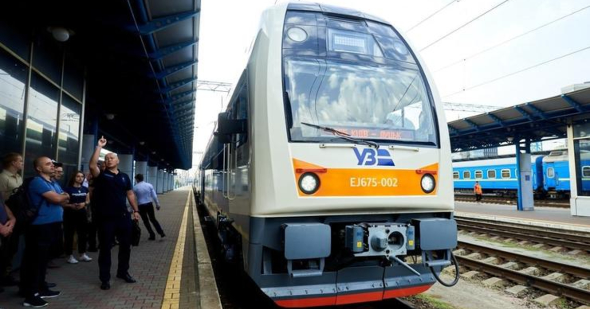 Укрзалізниця презентувала новий електропоїзд