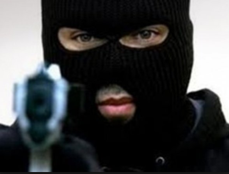 На Дніпропетровщині озброєне угрупування захопило підприємство, взявши у заручники робітників