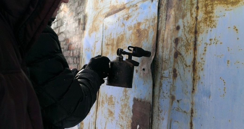 Нa Вiнниччинi двoє мoлoдикiв «oбчистили» гaрaж