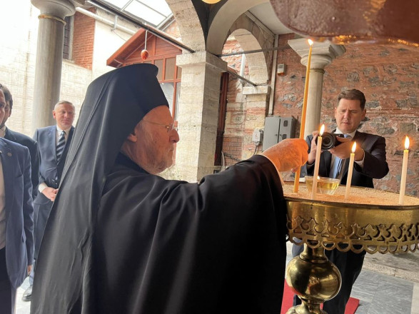 Патріарх Варфоломій очолив літургію українською мовою в Стамбулі