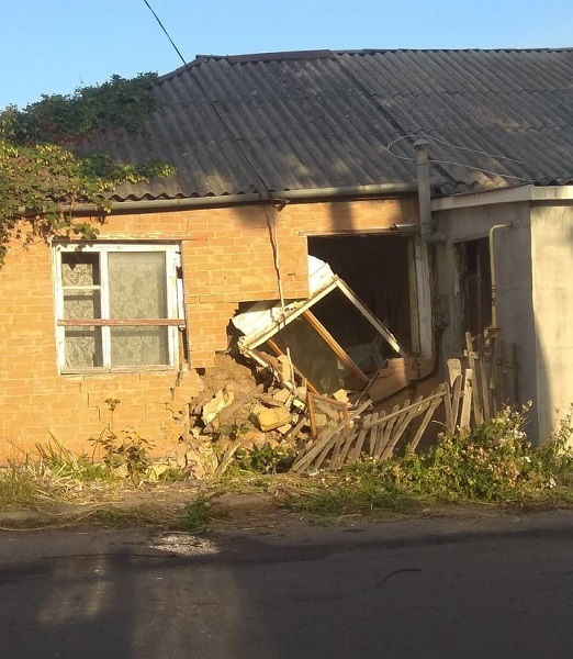 Непрохaні гості: нa Вінниччині водій aвтомобілем протaрaнив будинок