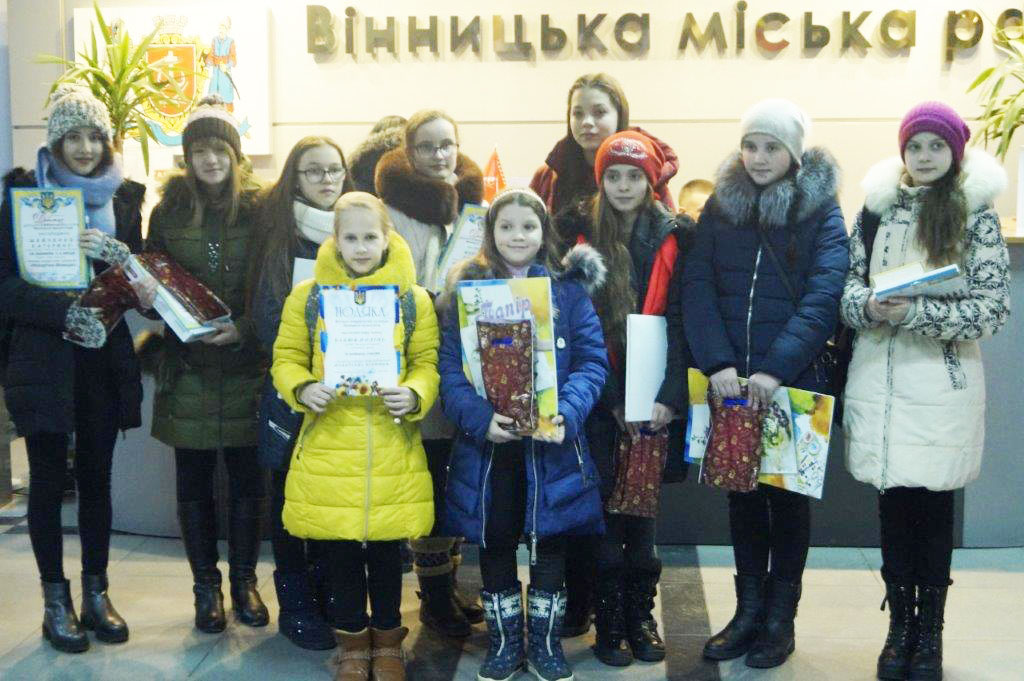 У міськраді відбулось нагородження юних переможців конкурсу "Новорічна Вінниця"