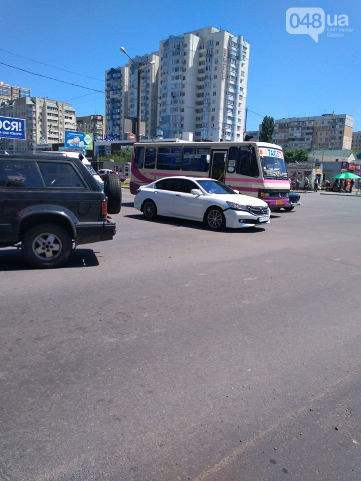 В Одессе столкнулись престижные иномарки