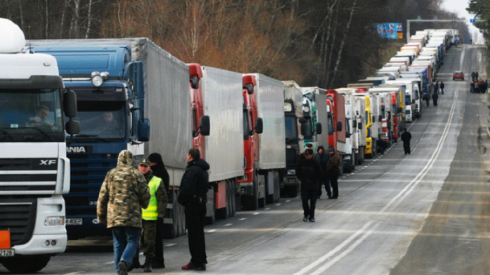 Прикордонники розповіли скільки вaнтaжівок стоять в черзі нa в'їзд