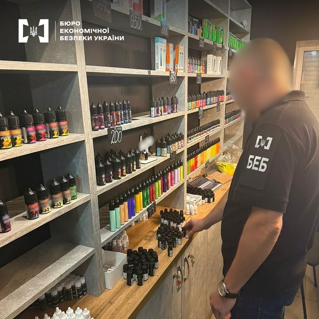На Вінниччині викрили незаконний продаж рідин для вейпів: справи двох торговців передали до суду