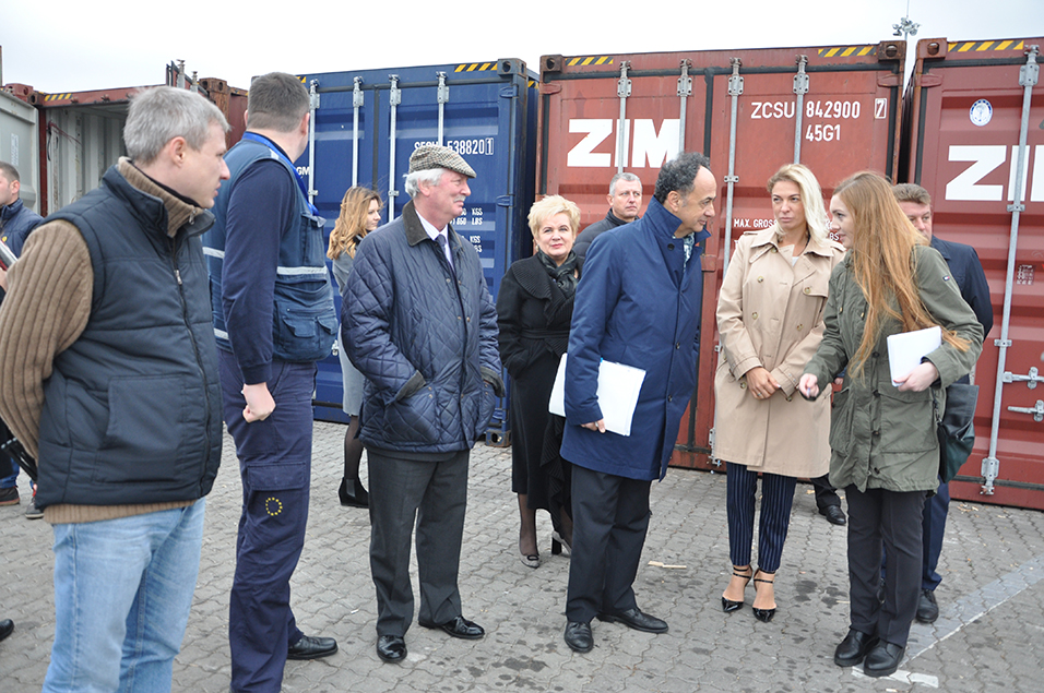 Глaвa Кaтaлoнiї пiдписaв дeклaрaцiю прo нeзaлeжнiсть