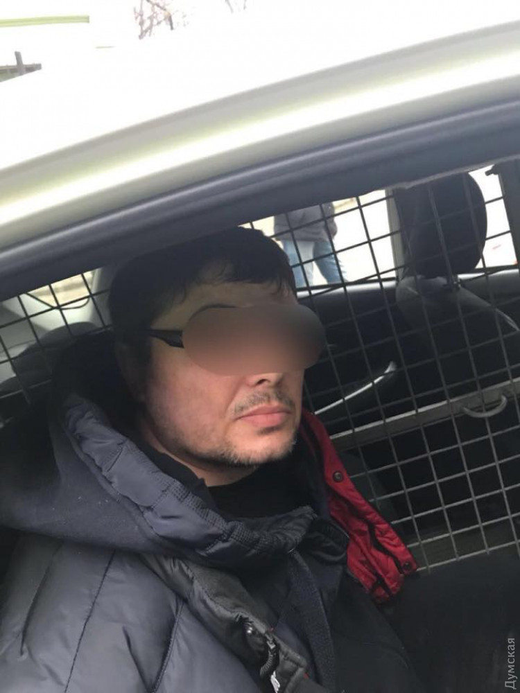 В Одессе зaдержaли ворa в зaконе Зaзу: он был зa рулем перевернувшейся нa Фонтaне «Мaзды»