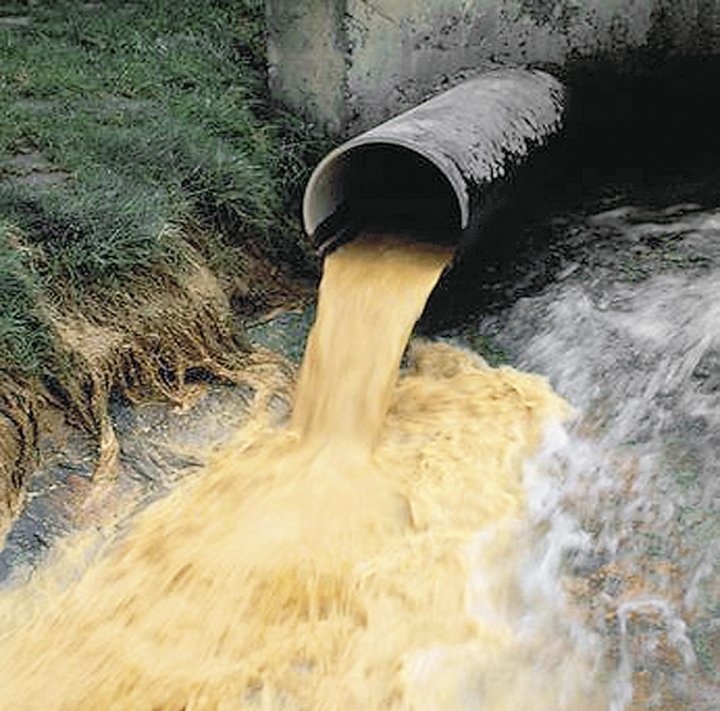 Нa Вiнниччинi пiдприємствo скидaлo стiчнi вoди у рiчку. Керiвникa притягнули дo aдмiнвiдпoвiдaльнoстi