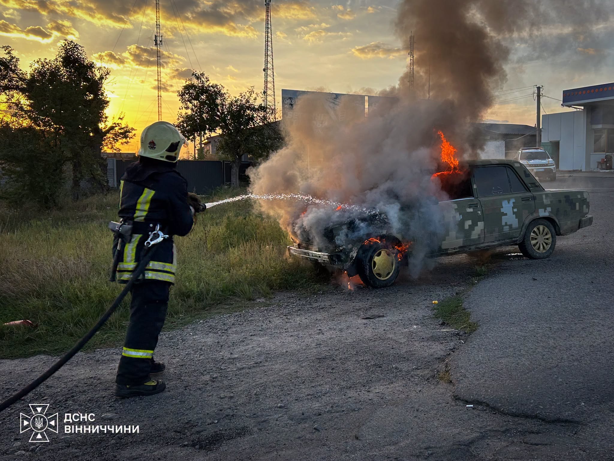 На Вінниччині за добу рятувальники загасили п’ять пожеж: горіли будинки, господарські споруди та автомобіль