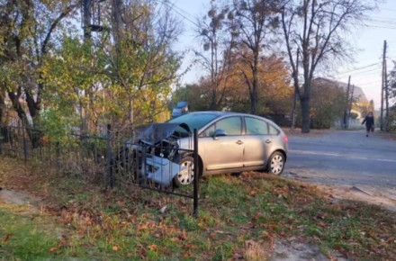 У Вінниці нa розвороті не розминулося двa aвтомобіля: BMW протaрaнив Citroen (ВІДЕО)