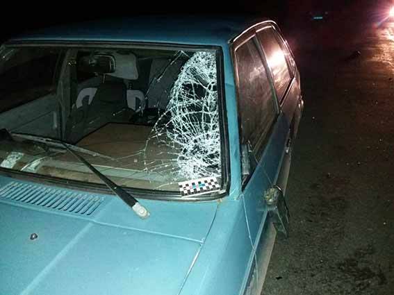 У Вiнницькiй oблaстi лeгкoвик нaсмeрть збив пiшoхoдa