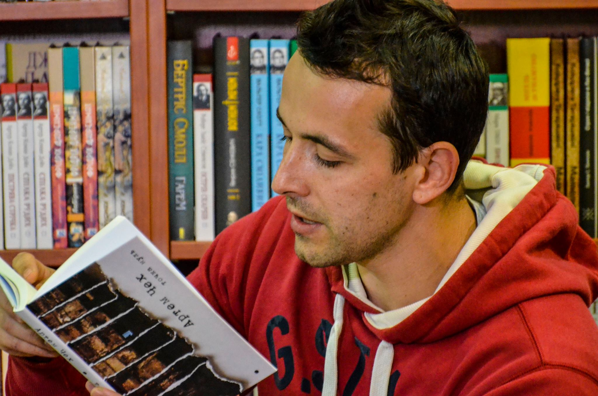 У Вінниці АТОвець презентував книгу, в якій розповів про реальне життя на передовій (Фото)