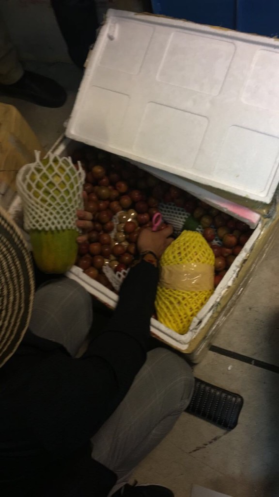 В аеропорту "Бориспіль" затримали контрабандиста екзотичних фруктів