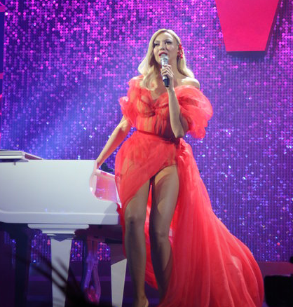 З Олі Полякової на сцені злетіла спідниця