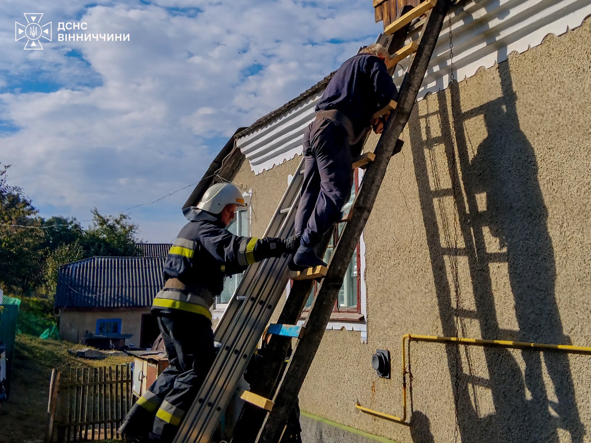 На Вінниччині рятувальники двічі допомагали літнім людям