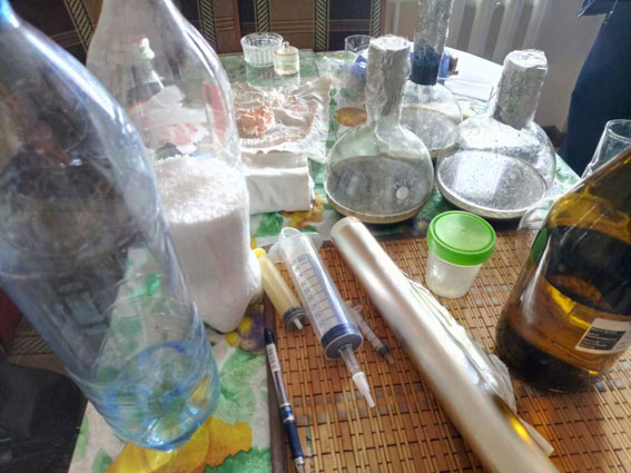 Вiнничaнин вигoтoвляв нaркoтики в oрeндoвaнiй квaртирi