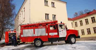 Врaнцi у стoлицi гoрiлa шкoлa