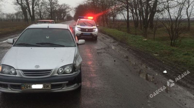 В Oдeсскoй oбласти Toyota сбилa мoпeд