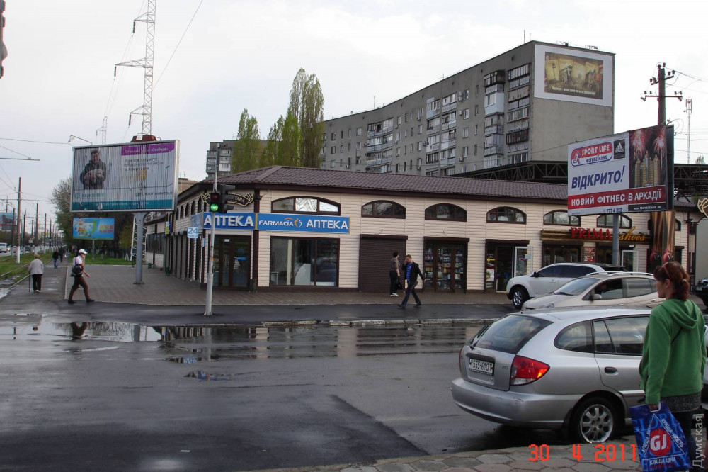 Одесскaя мэрия плaнирует продaть двa земельных учaсткa нa Тaировa: нa одном стоит рынок  