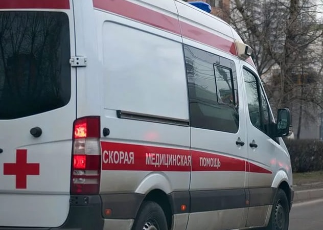 У Львові "швидка" на тротуарі переїхала матір з дитиною