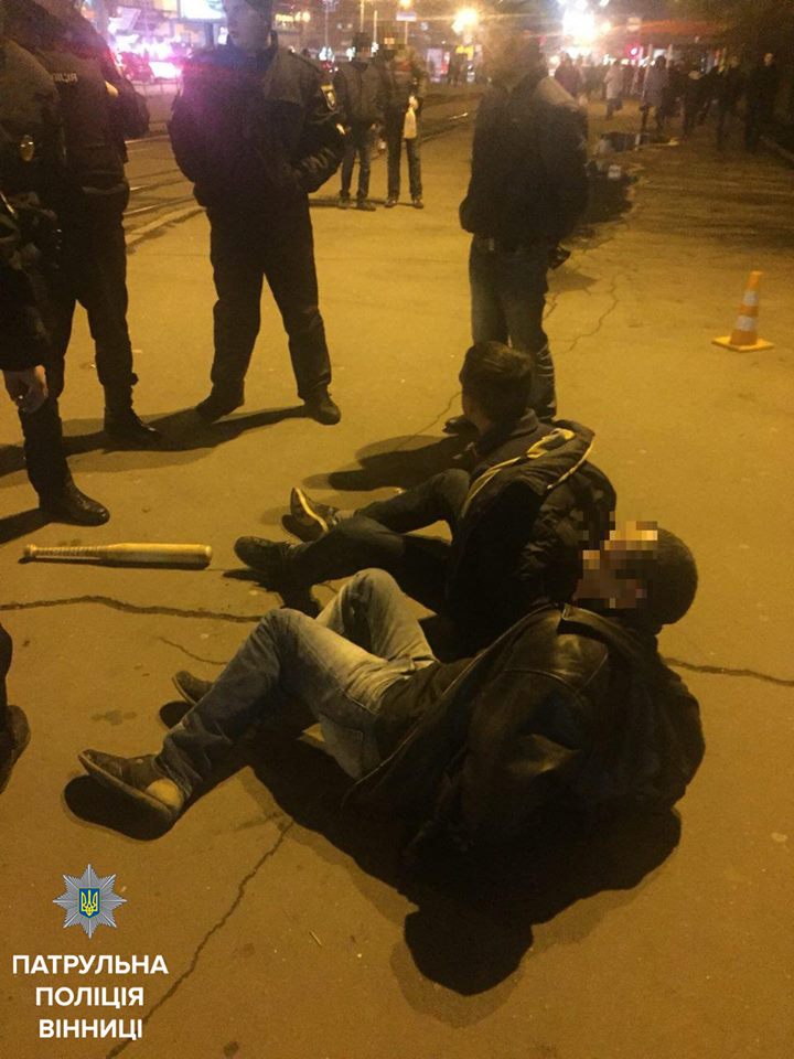 У Вінниці трійка п’яних грабіжників з битою напали на юнака (Фото)
