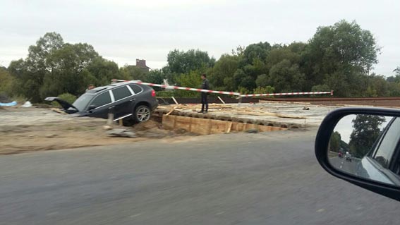Смертельна ДТП біля Вінниці: «Porsche» влетів у канаву із залізобетонною конструкцією (Фото)
