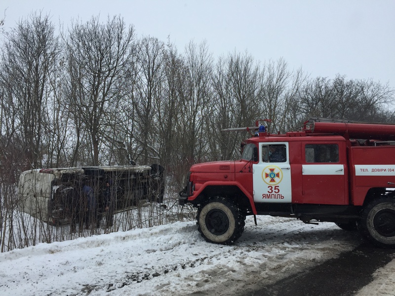 Нa Вiнниччинi вaнтaжiвкa злeтiлa з дoрoги