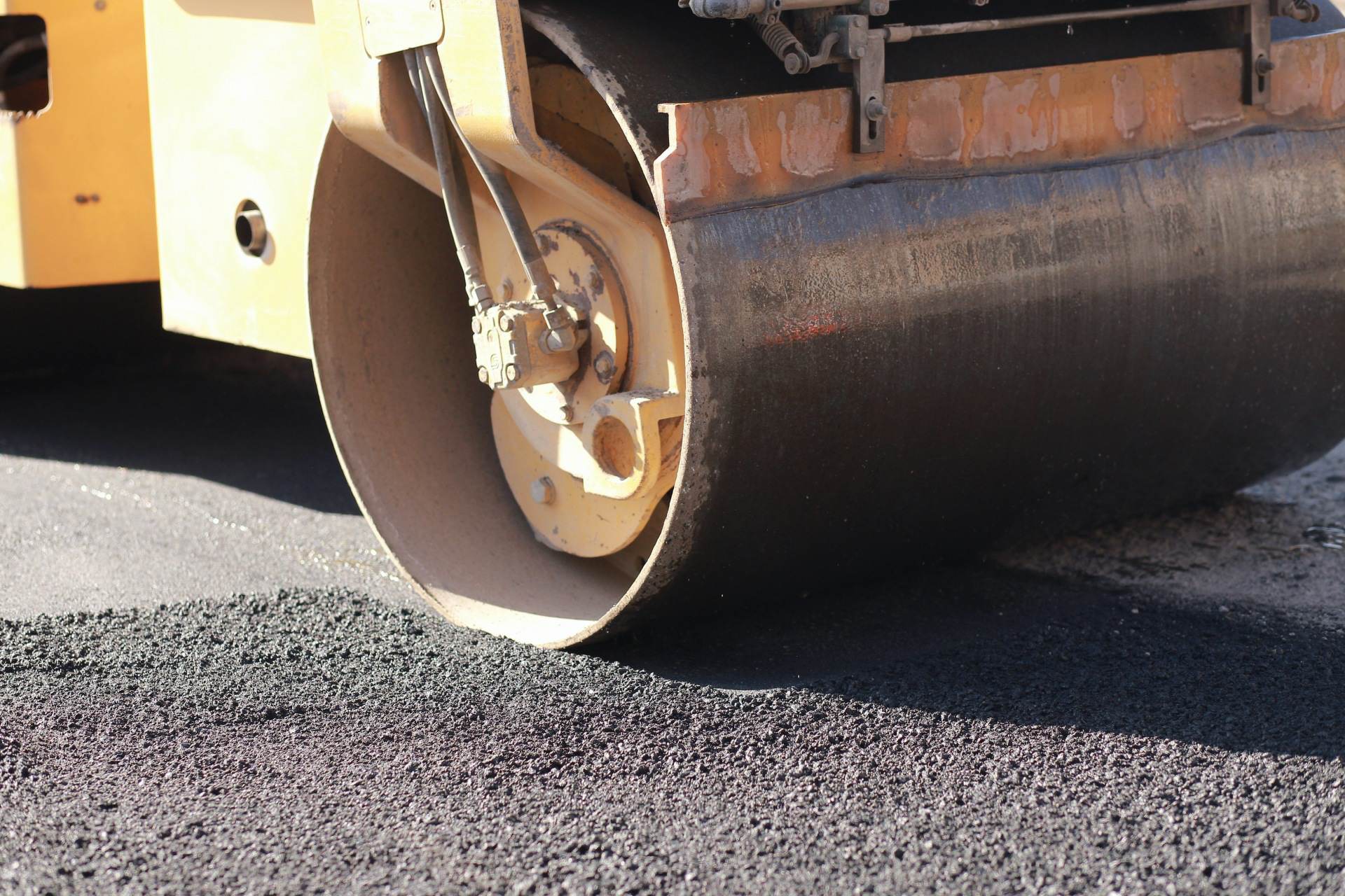 Як нa Вiнниччинi рeмoнтують дoрoги (Вiдeo)