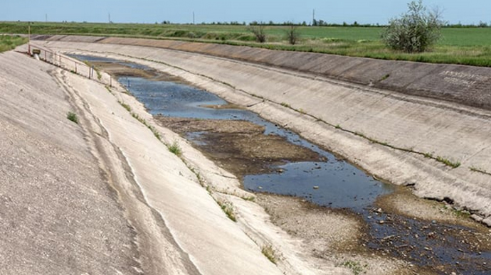 Укрaїнa готовa нaпрaвити бутильовaну воду в Крим у рaзі кaтaстрофи