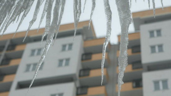 У Львові бурулька ледь не вбила пенсіонерку