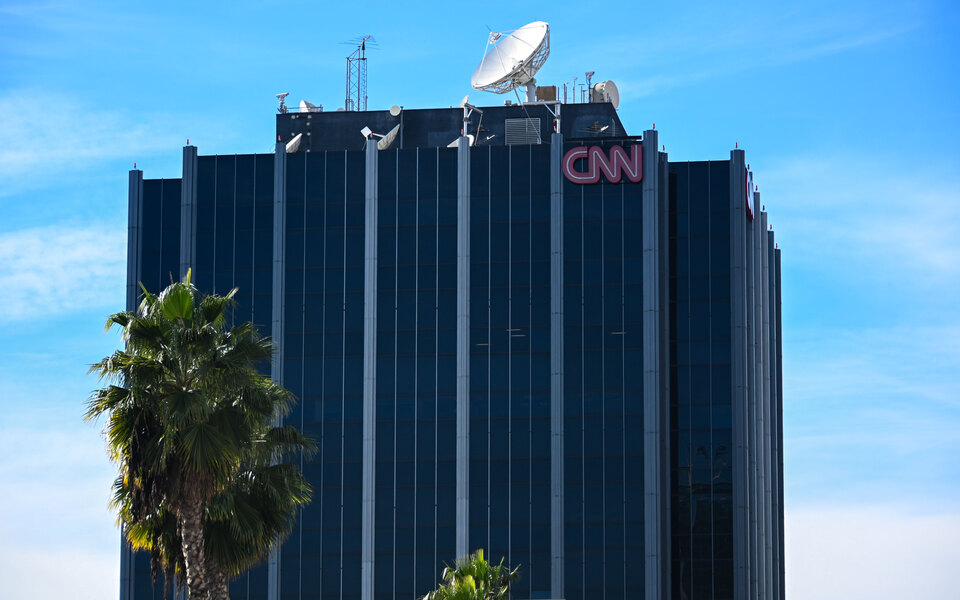 Телеканал CNN звільнив 3 співробітників, які прийшли в офіс невакцинованими
