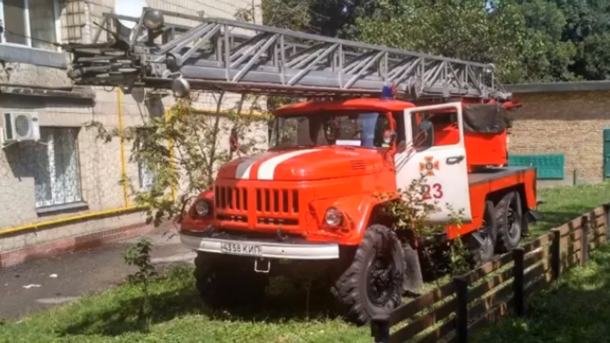 Подробиці трагедії в центрі Києва: чоловік убив двох жінок, підпалив квартиру і вистрибнув з балкона