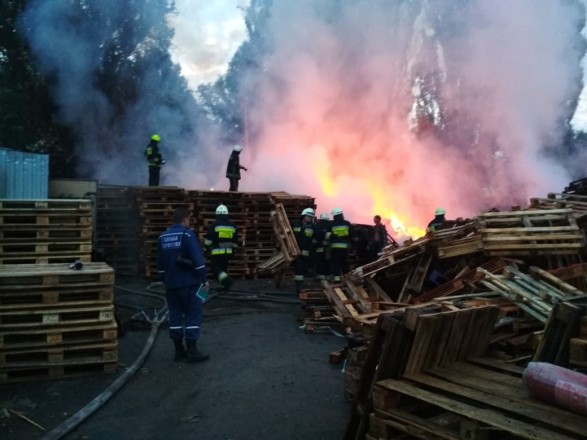У Дніпрі сталась пожежа на автобазі