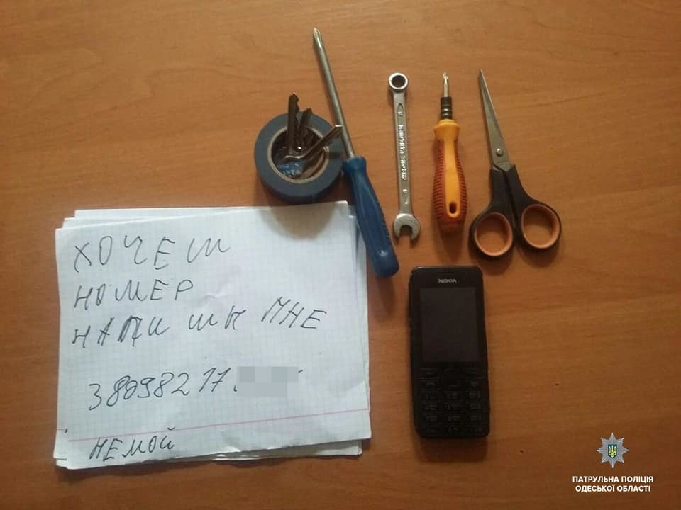 В Одессе копы поймaли безгрaмотного ворa aвтомобильных номеров