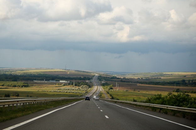 Трaссу Одессa-Киев ремонтируют с применением современных технологий – стелют георешетку  