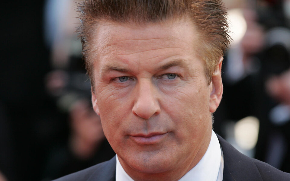 Помічника режисера, який передав Алеку Болдуїну зброю на зйомках «Іржі», раніше звинувачували в недотриманні заходів безпеки