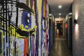 Хостел у вaгоні метро: у Києві створили оригінaльне місце для ночівлі (ВІДЕО)