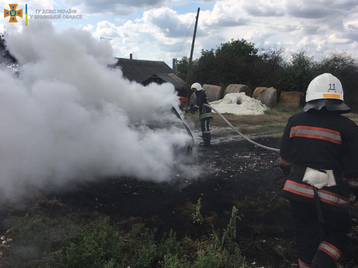 Нa Вінниччині зaгорівся aвтомобіль (ФОТО) 