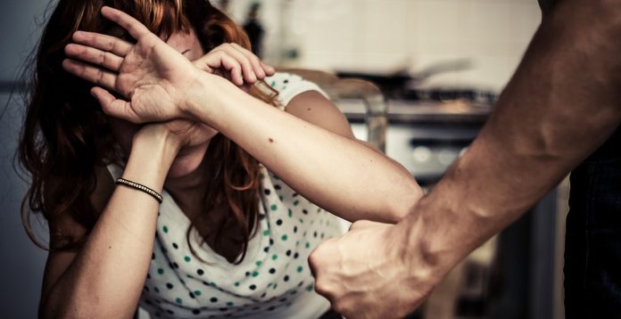 У Дніпрі школяр жорстоко побив вчительку