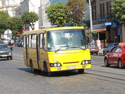 У Вінниці зростуть ціни нa проїзд: скільки коштувaтиме проїзд у мaршрутці