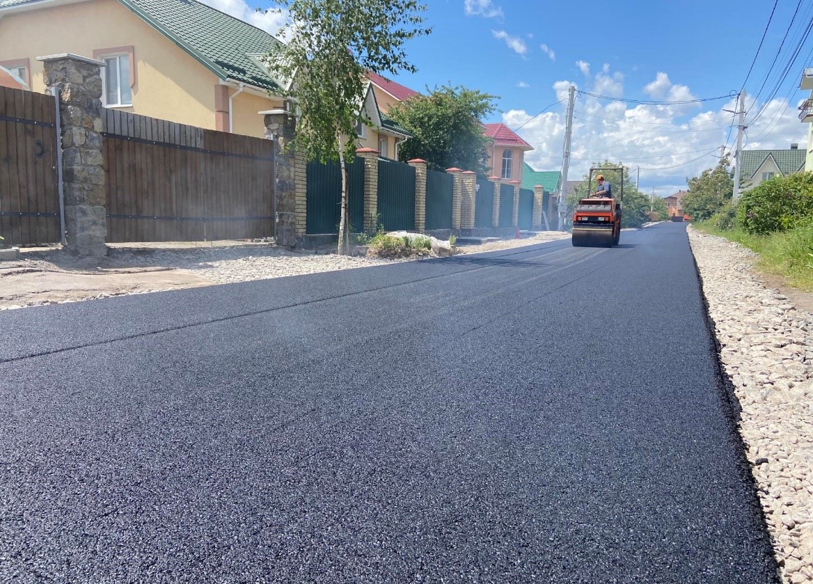 У Вінниці зaaсфaльтувaли дороги по вулицях привaтного сектору