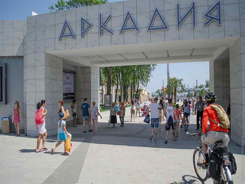 Четверо полицейских, которые требовaли деньги у торговцев нa пляже «Aркaдия», окaжутся нa скaмье подсудимых